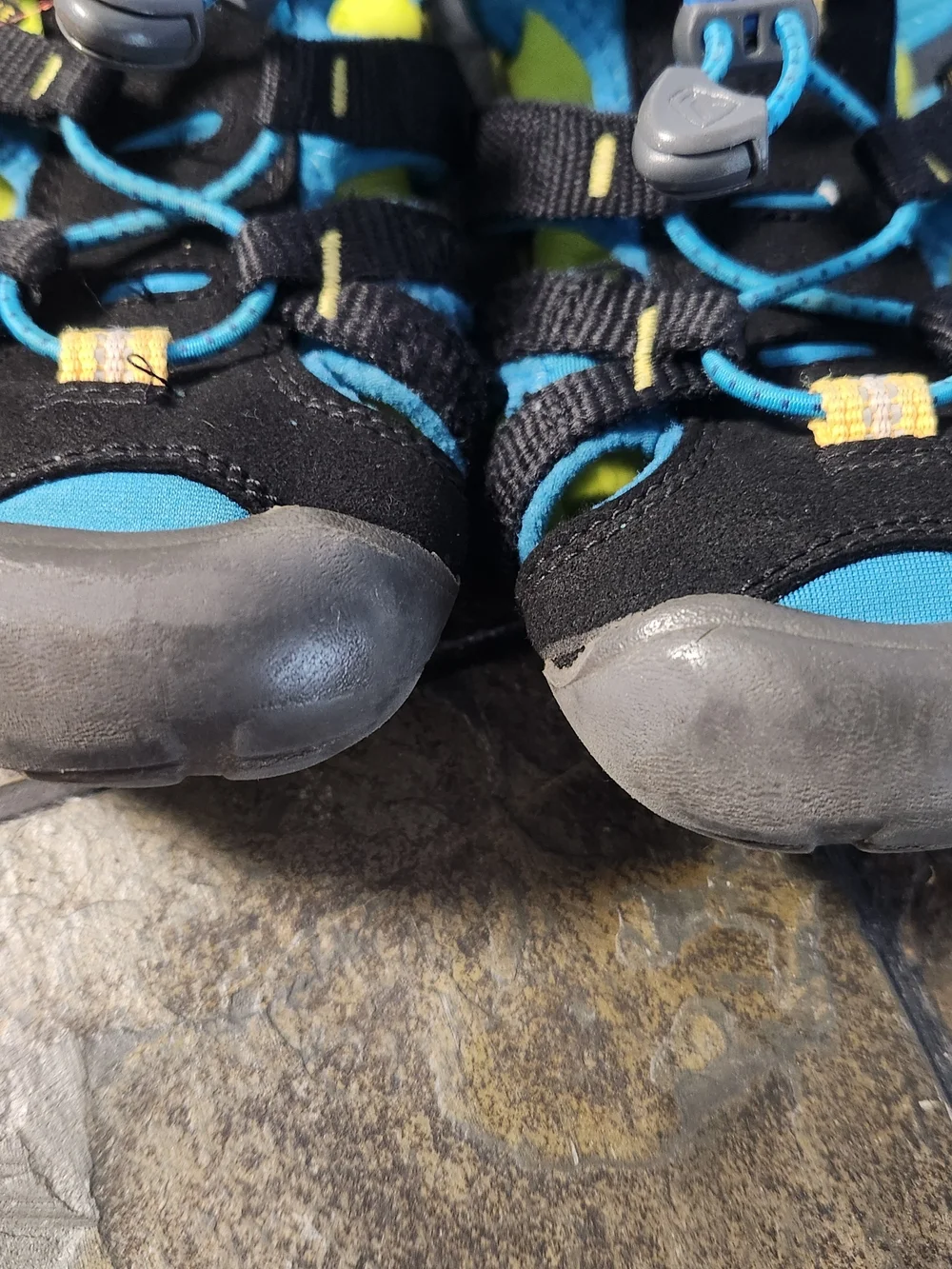 KEEN Kids Black and Blue Closed-Toe CNX Sandals